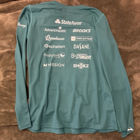 runDisney 2026 Walt Disney World Marathon Long Sleeve Tech Tee - Picture 4 of 4